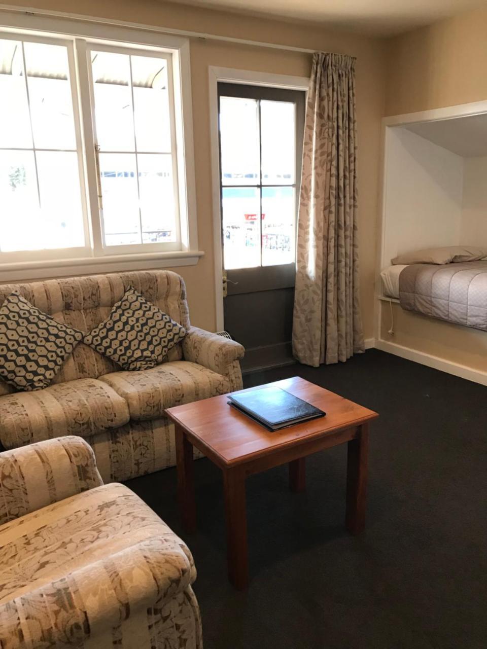 Lantern Court Motel Reefton Extérieur photo