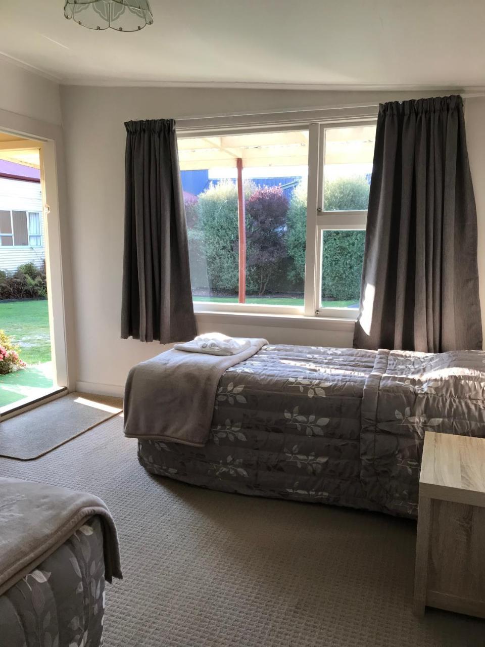 Lantern Court Motel Reefton Extérieur photo